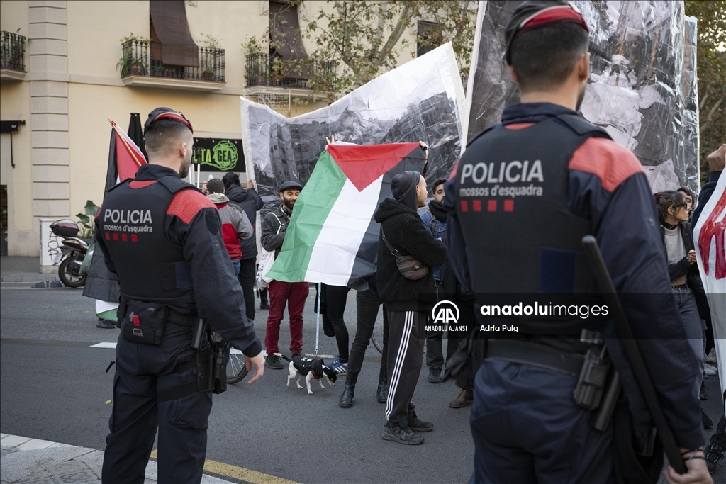 Berselona'da Filistin ile dayanışma gösterisi düzenlendi