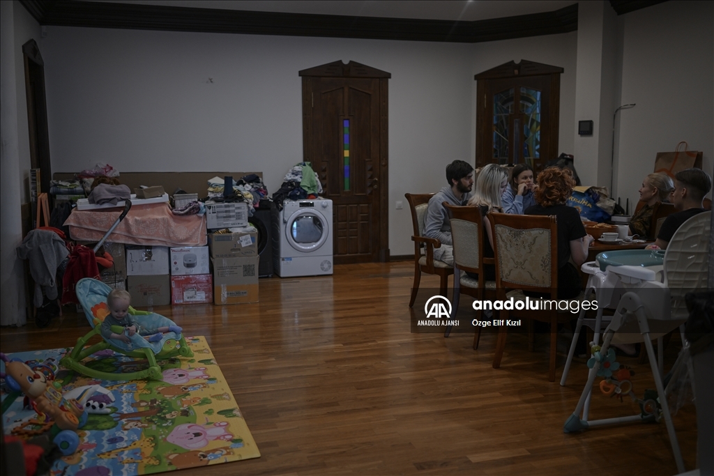 Harkiv'de savaş nedeni ile ebeveyn bakımından yoksun kalan çocuklara koruyucu annelik yapan Mariya