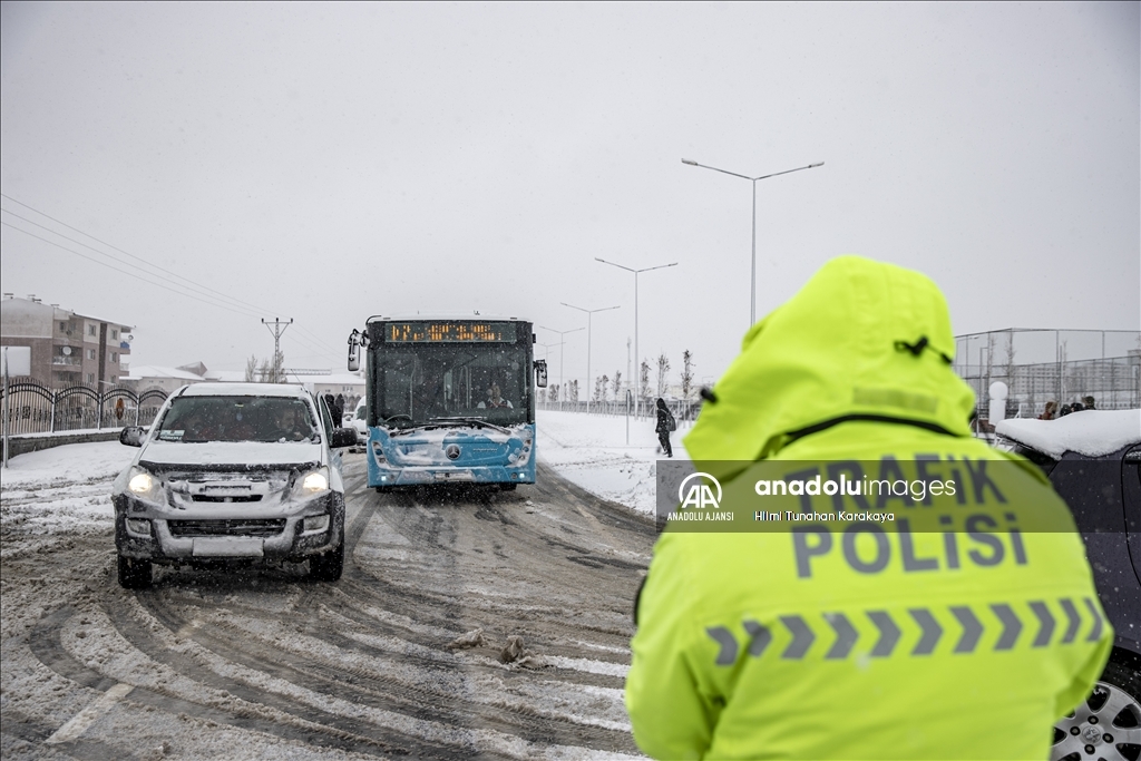Erzurum-Bingöl kara yolu ağır tonajlı araçların geçişine kapatıldı