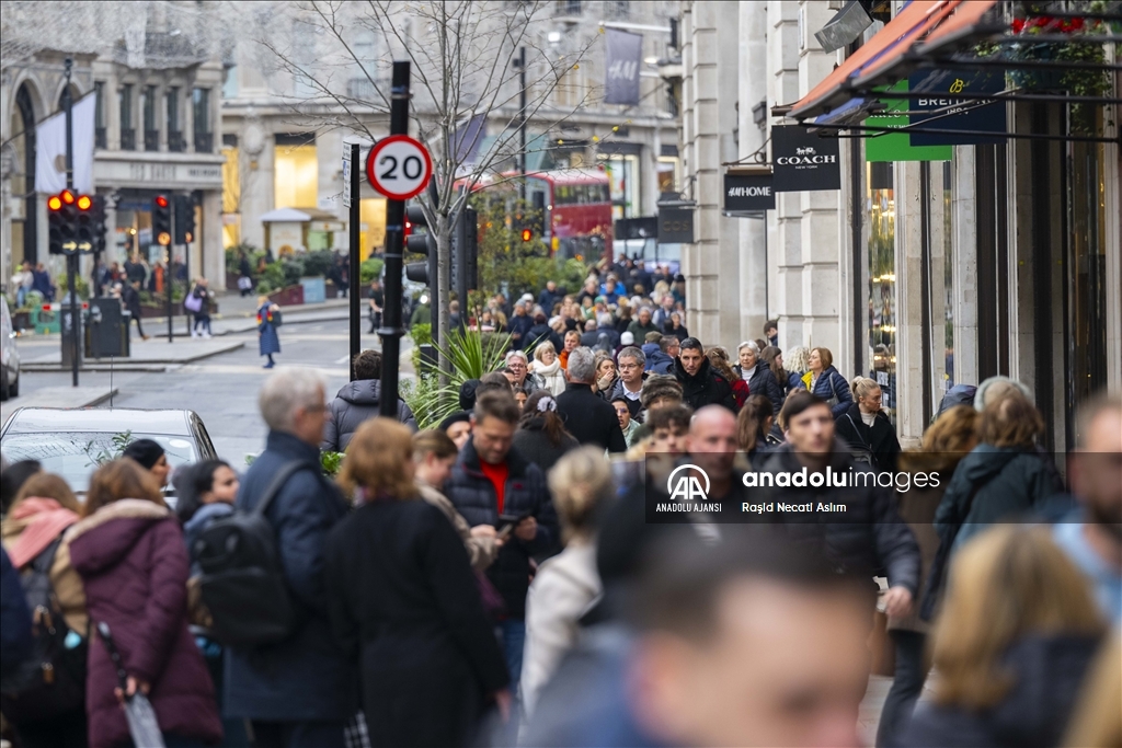 Londra'da alışveriş yoğunluğu yaşanıyor