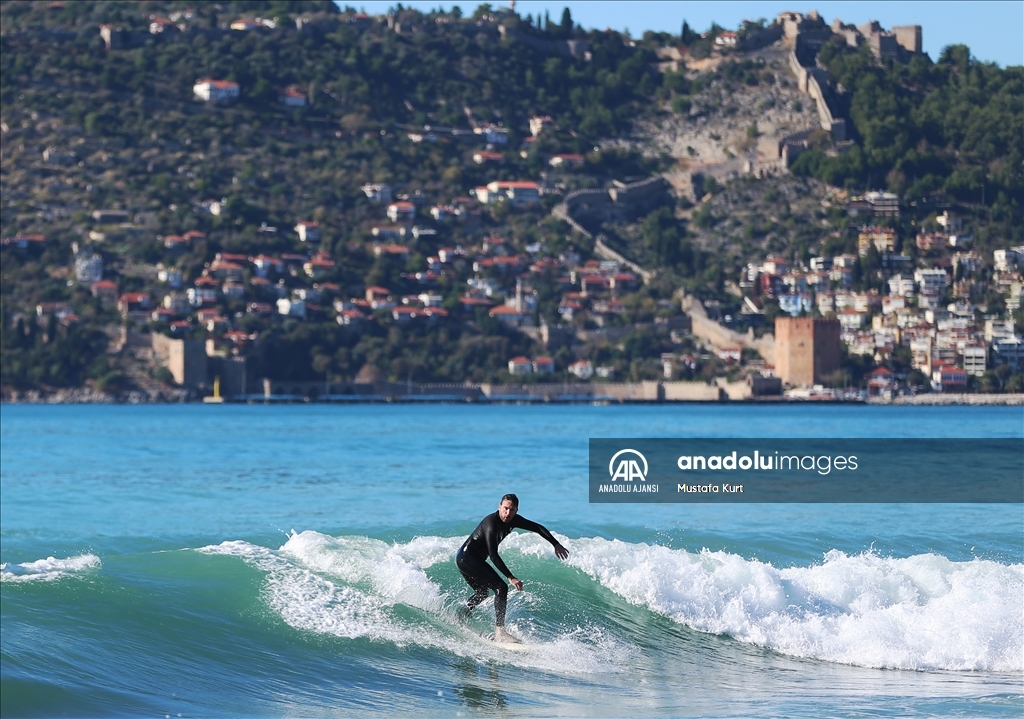 Antalya'da kasım ayında sörf