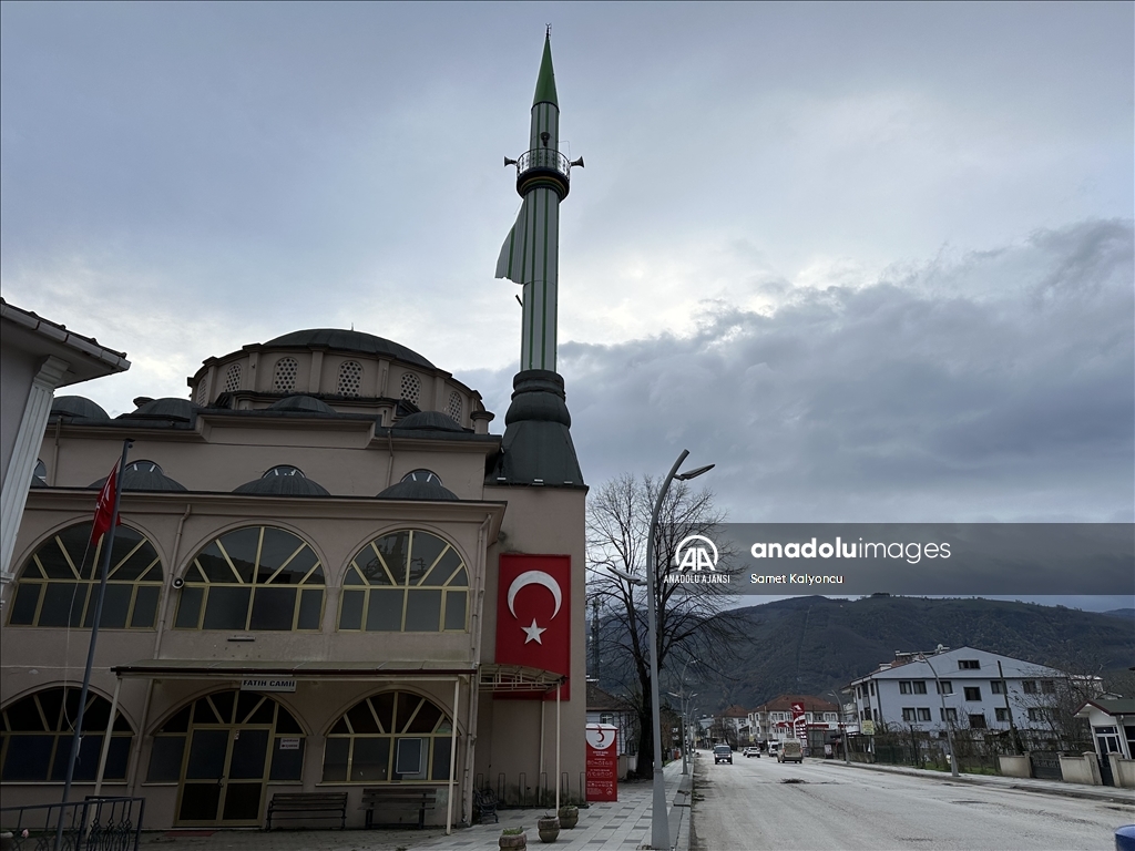 Düzce’de kuvvetli rüzgar etkili oldu