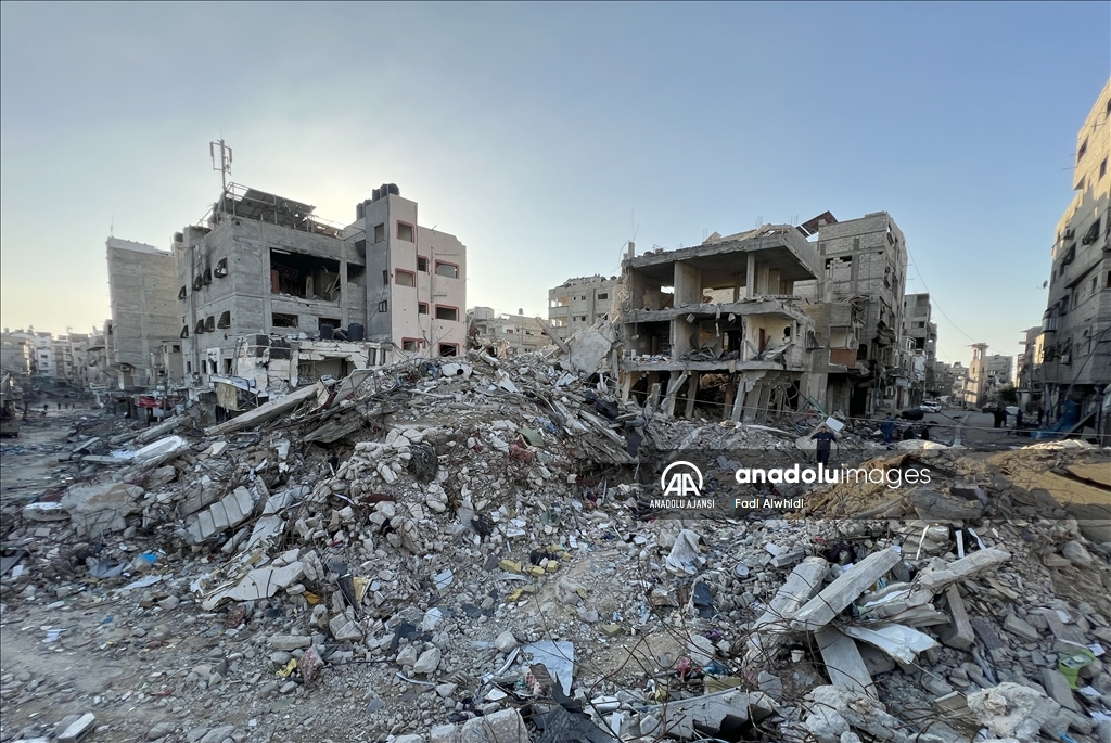 İsrail'in Gazze'ye saldırılarında harabeye dönen Eş-Şati Mülteci Kampı görüntülendi