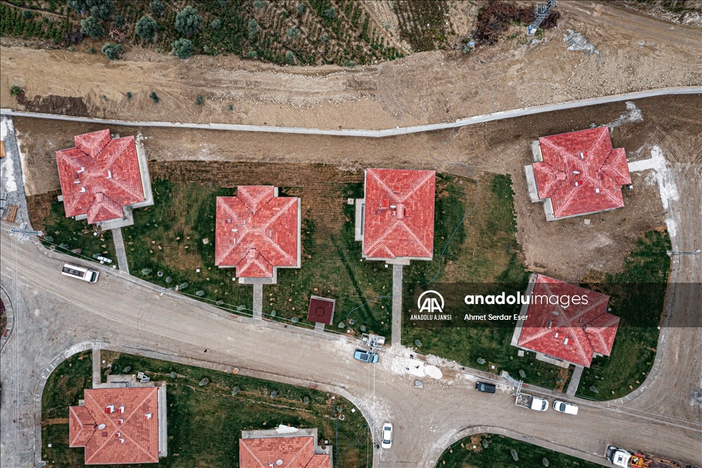 Hatay'da depremzedeler için yapılan köy evleri görüntülendi