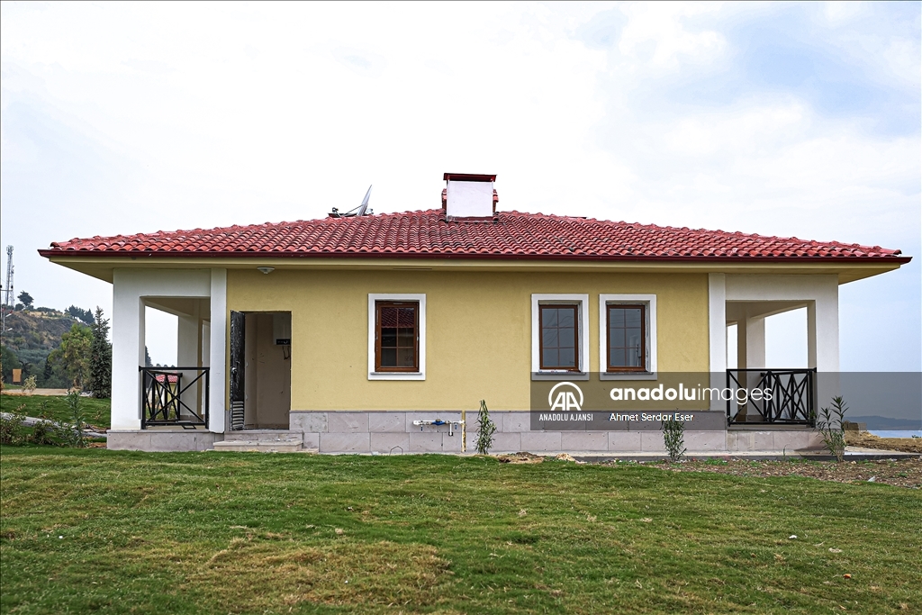 Hatay'da depremzedeler için yapılan köy evleri görüntülendi