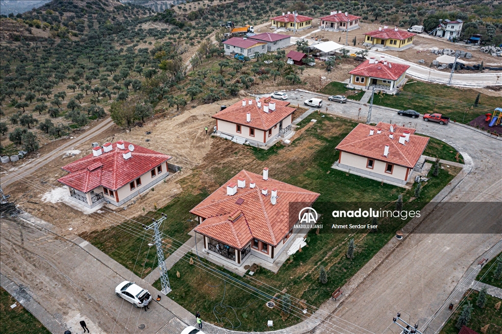 Hatay'da depremzedeler için yapılan köy evleri görüntülendi