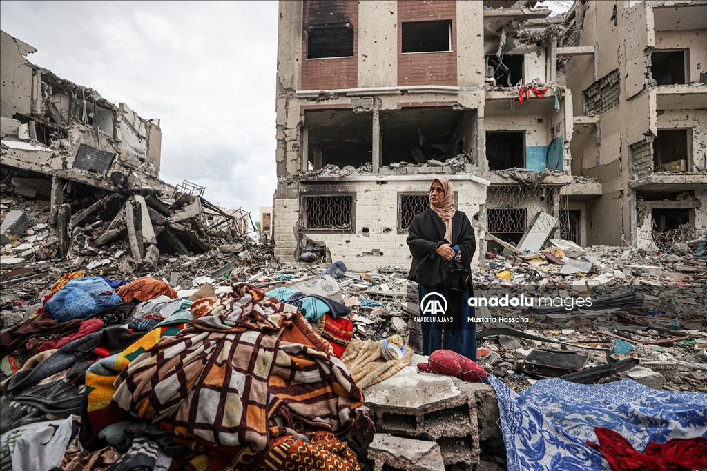 İsrail'in Gazze'ye saldırılarında yerle bir olan toplu konut sitesindeki yıkım görüntülendi