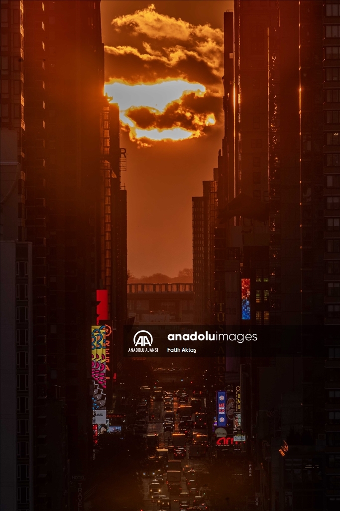 New York'ta gün doğumu 'Reverse Manhattanhenge'