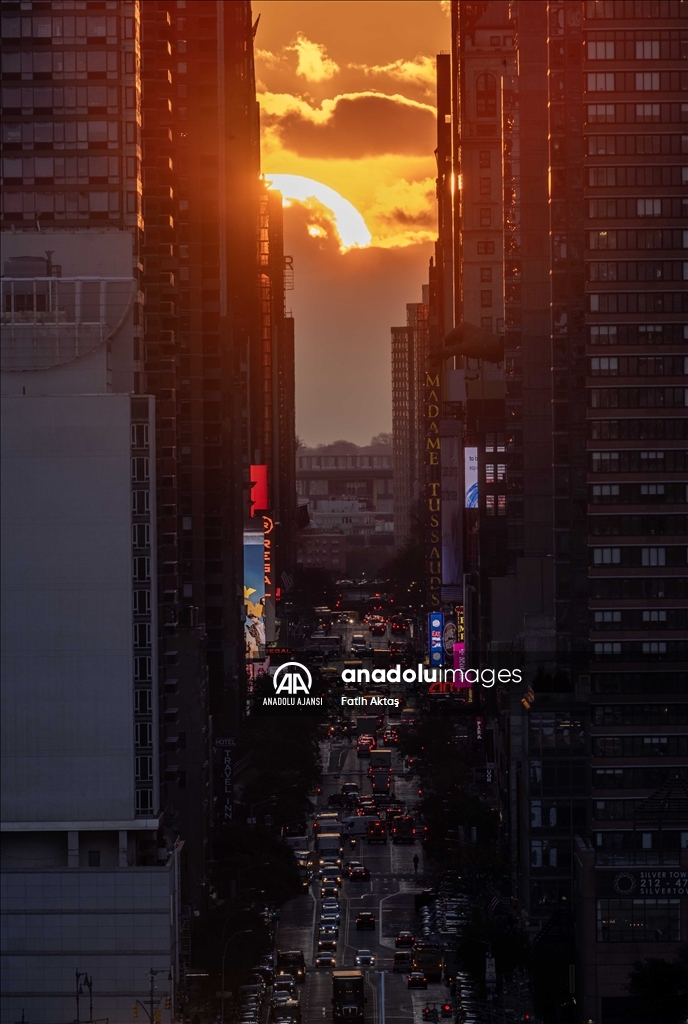 New York'ta gün doğumu 'Reverse Manhattanhenge'