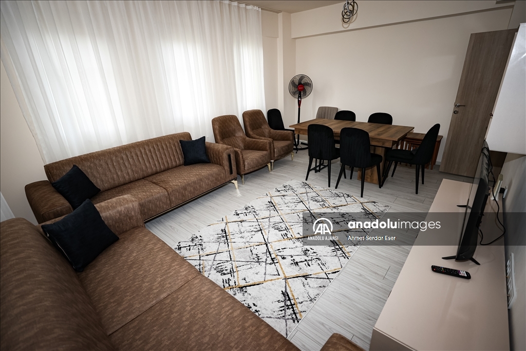 Hatay'da depremzedeler için yapılan köy evleri görüntülendi