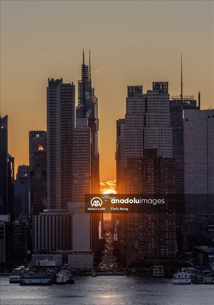 New York'ta gün doğumu 'Reverse Manhattanhenge'