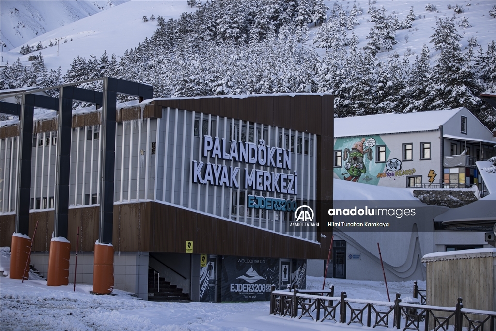 Palandöken'de sezonun erken açılması için farklı kar koruma teknikleri uygulanıyor