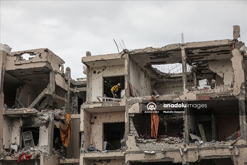 İsrail'in Gazze'ye saldırılarında yerle bir olan toplu konut sitesindeki yıkım görüntülendi