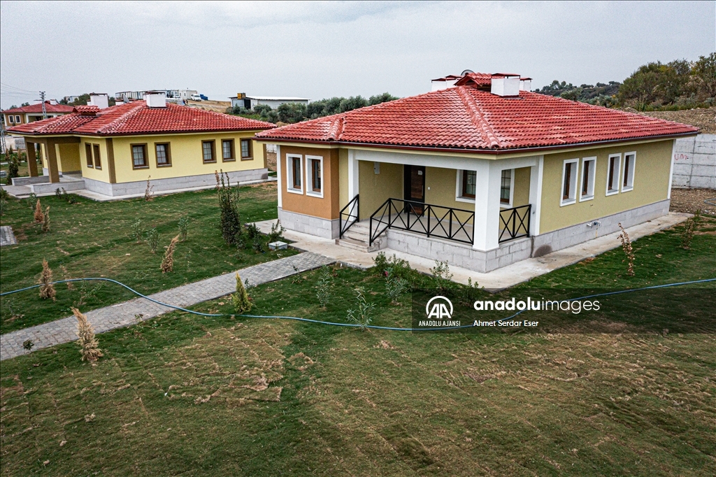 Hatay'da depremzedeler için yapılan köy evleri görüntülendi