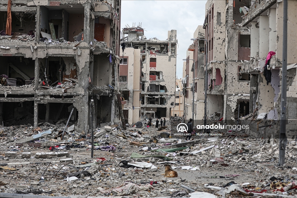 İsrail'in Gazze'ye saldırılarında yerle bir olan toplu konut sitesindeki yıkım görüntülendi