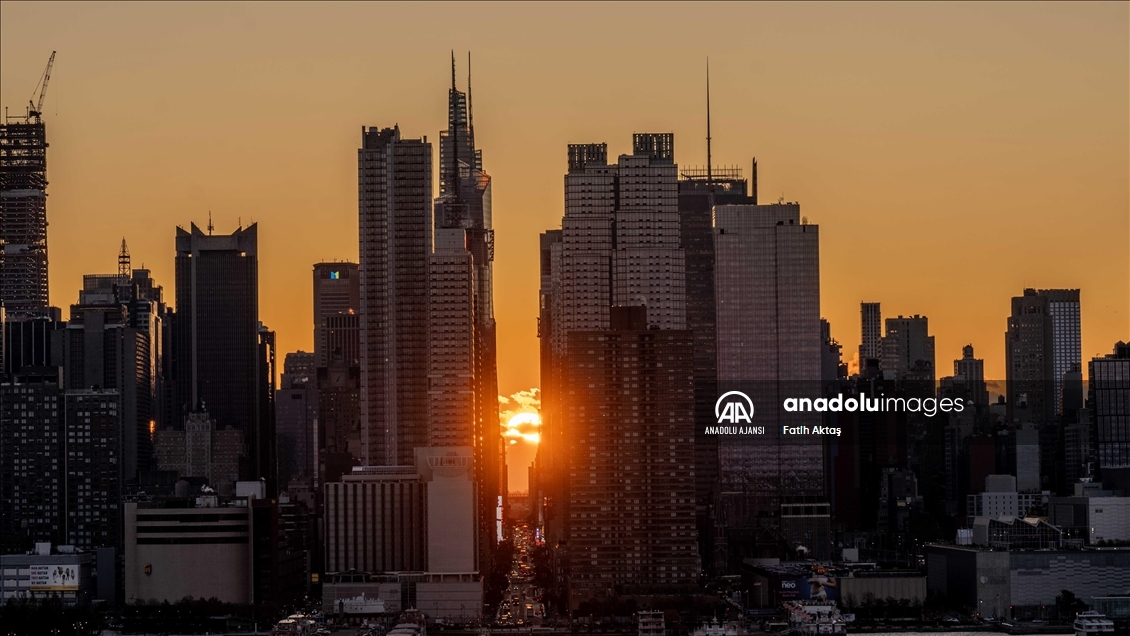 New York'ta gün doğumu 'Reverse Manhattanhenge'