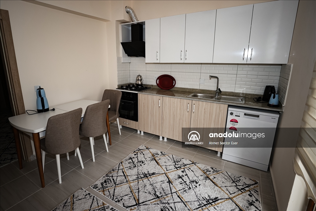 Hatay'da depremzedeler için yapılan köy evleri görüntülendi