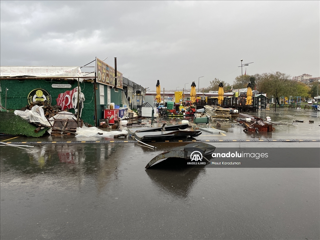 Tekirdağ'da lodosun taşırdığı deniz suyu çekildi esnaf tamir ve temizliğe başladı