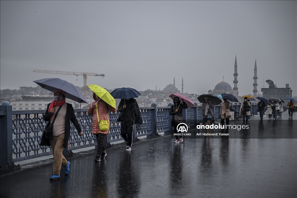 İstanbul'da sağanak hayatı olumsuz etkiliyor