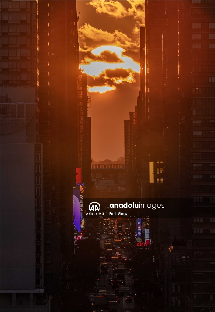 New York'ta gün doğumu 'Reverse Manhattanhenge'