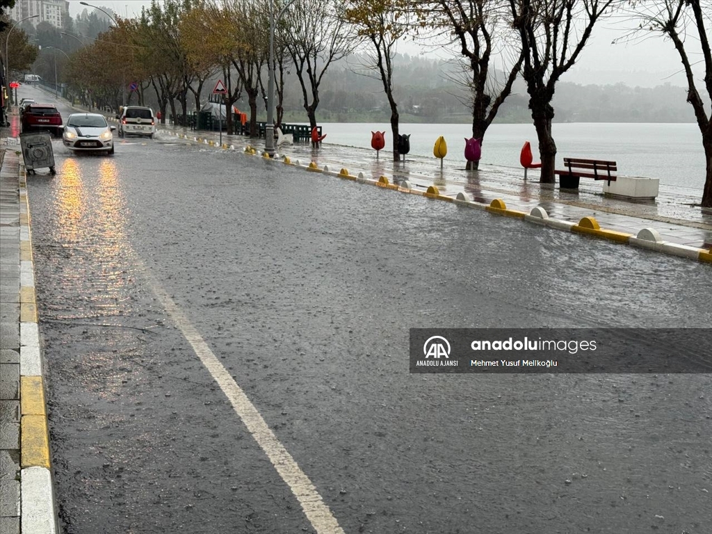 İstanbul'da sağanak hayatı olumsuz etkiliyor