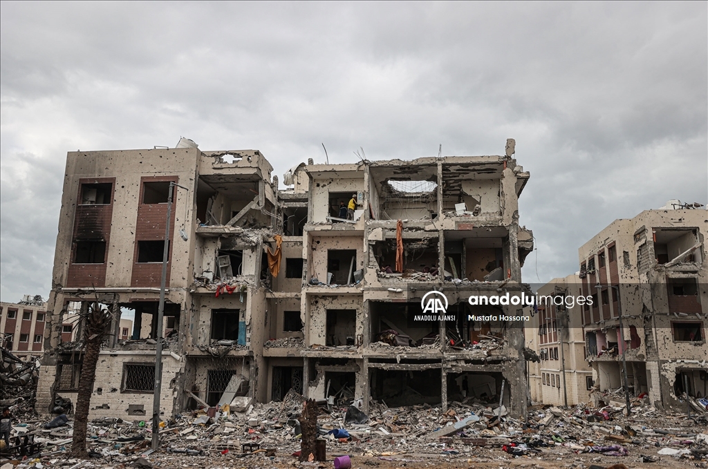 İsrail'in Gazze'ye saldırılarında yerle bir olan toplu konut sitesindeki yıkım görüntülendi