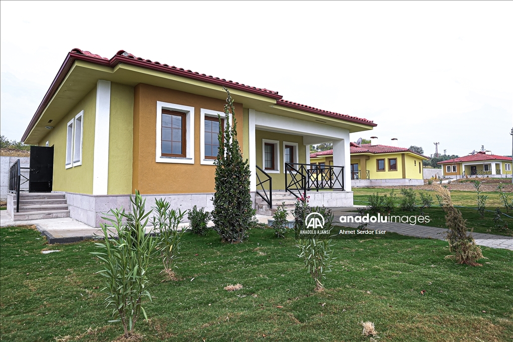 Hatay'da depremzedeler için yapılan köy evleri görüntülendi