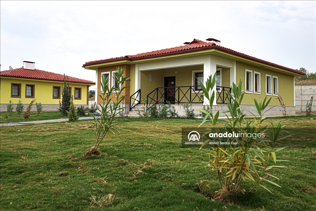 Hatay'da depremzedeler için yapılan köy evleri görüntülendi