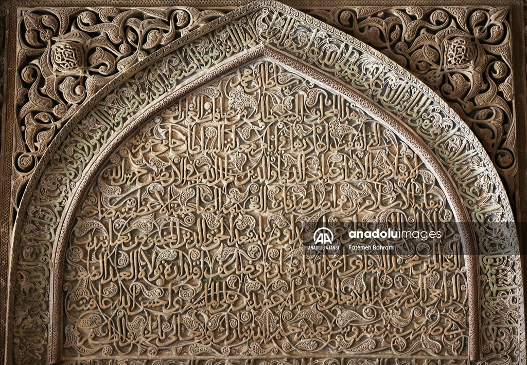 İsfahan'da Selçuklu Devleti döneminde inşa edilen cami farklı mimarisiyle tarihe tanıklık ediyor