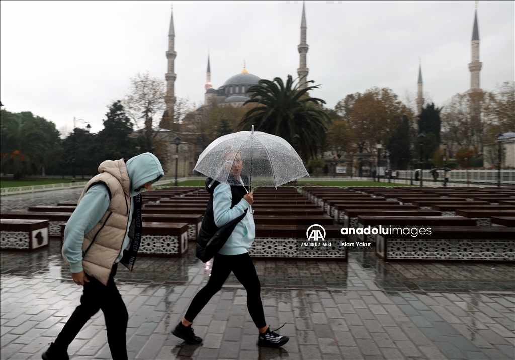 İstanbul'da sağanak hayatı olumsuz etkiliyor