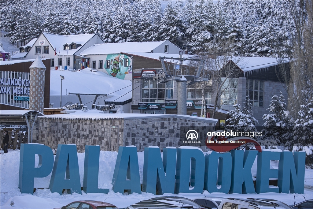 Palandöken'de sezonun erken açılması için farklı kar koruma teknikleri uygulanıyor