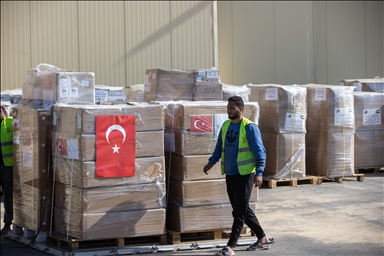 طائرة مساعدات طبية تركية لغزة تصل مصر
