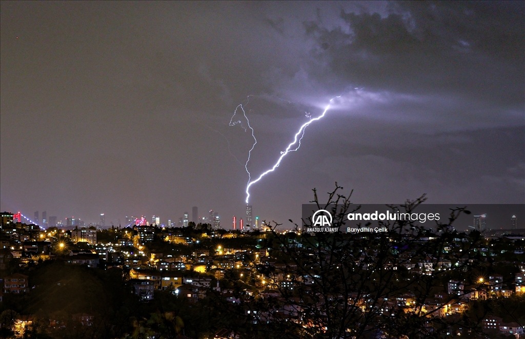İstanbul'da şimşek