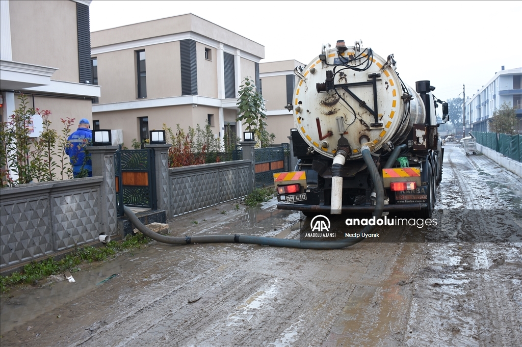 Aydın'da sağanak hayatı olumsuz etkiledi