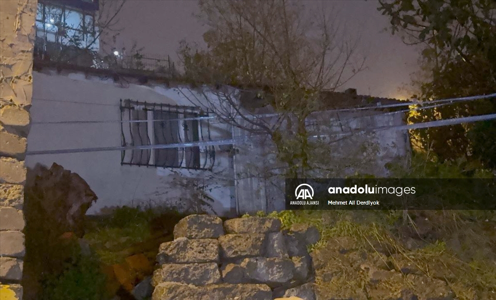 İstanbul'da yağış ve fırtına kentin bazı noktalarında hasara yol açtı