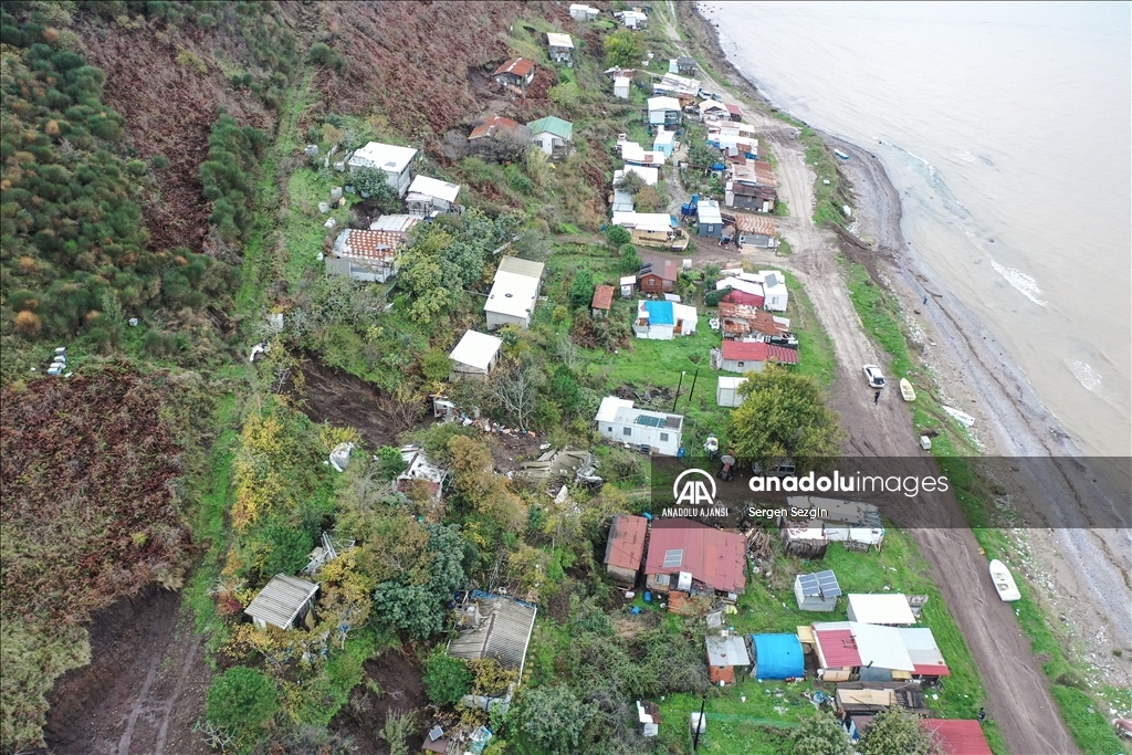 Mudanya'da toprak kaymasında kısmen yıkılan evdeki 2 kişi yaralandı