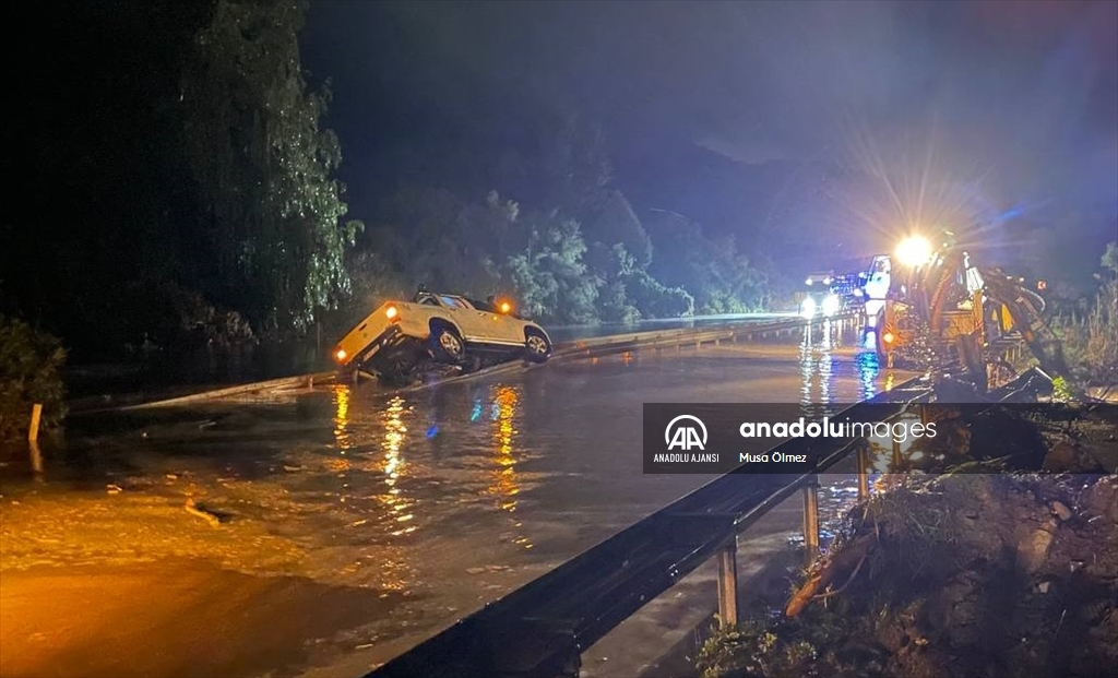 Aydın'da sağanak yaşamı olumsuz etkiledi