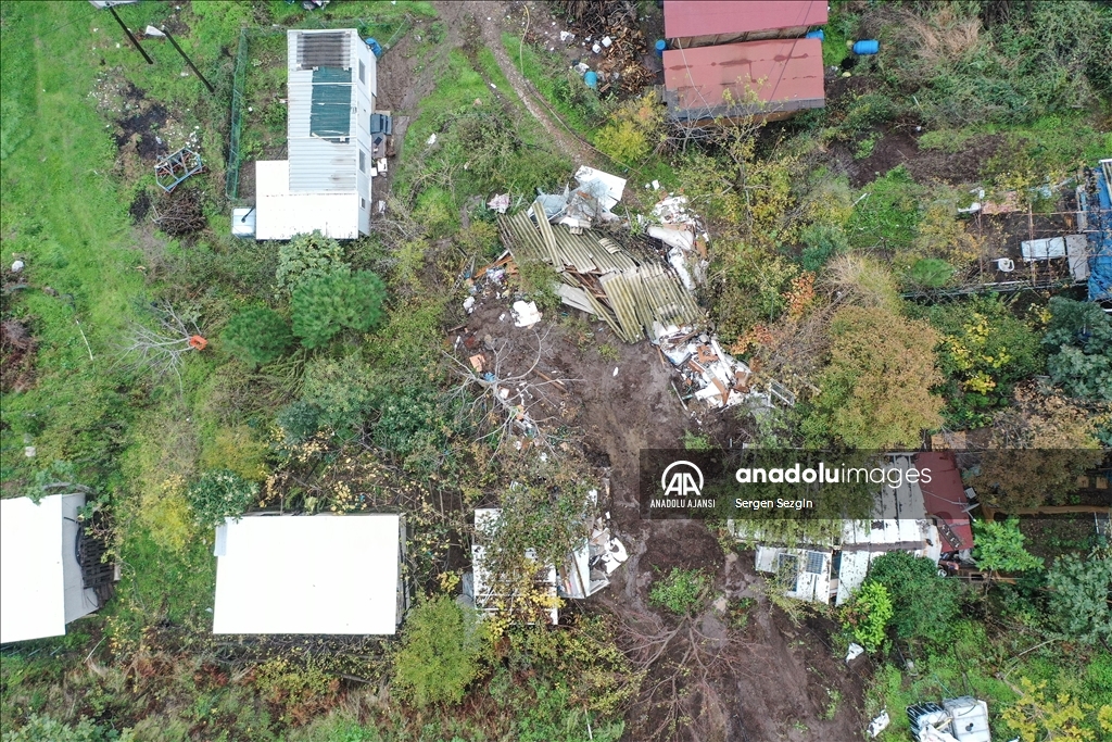 Mudanya'da toprak kaymasında kısmen yıkılan evdeki 2 kişi yaralandı