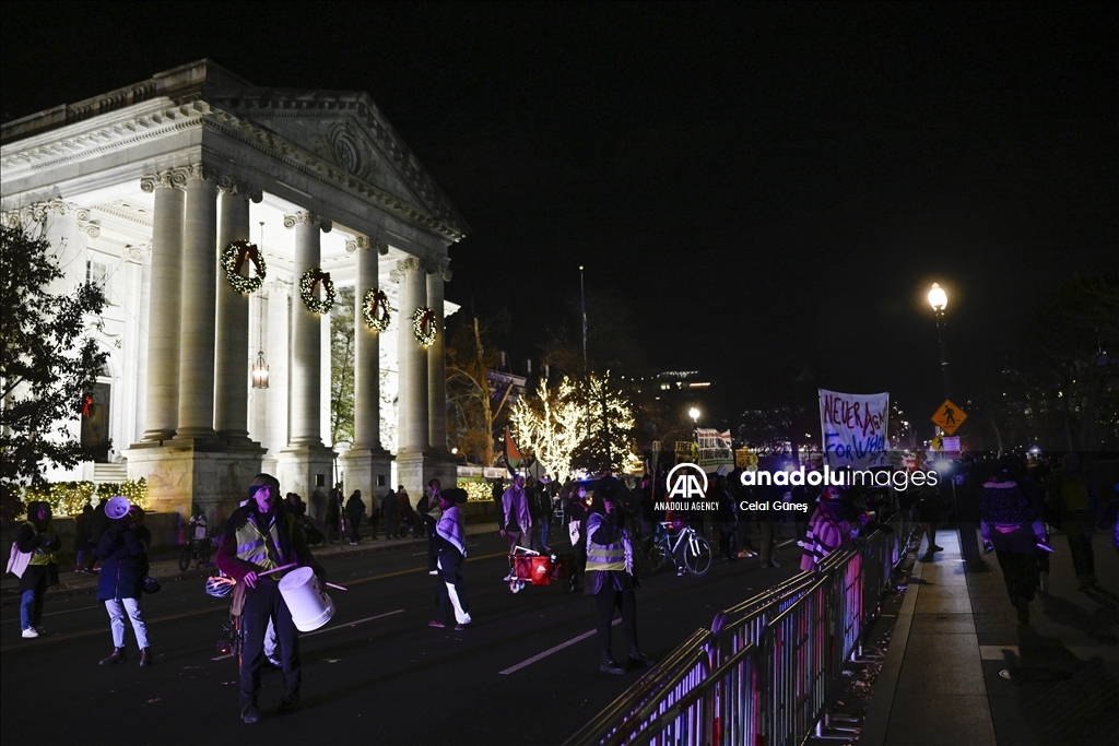Pro-Palestinian demonstration during National Christmas tree lighting in Washington DC