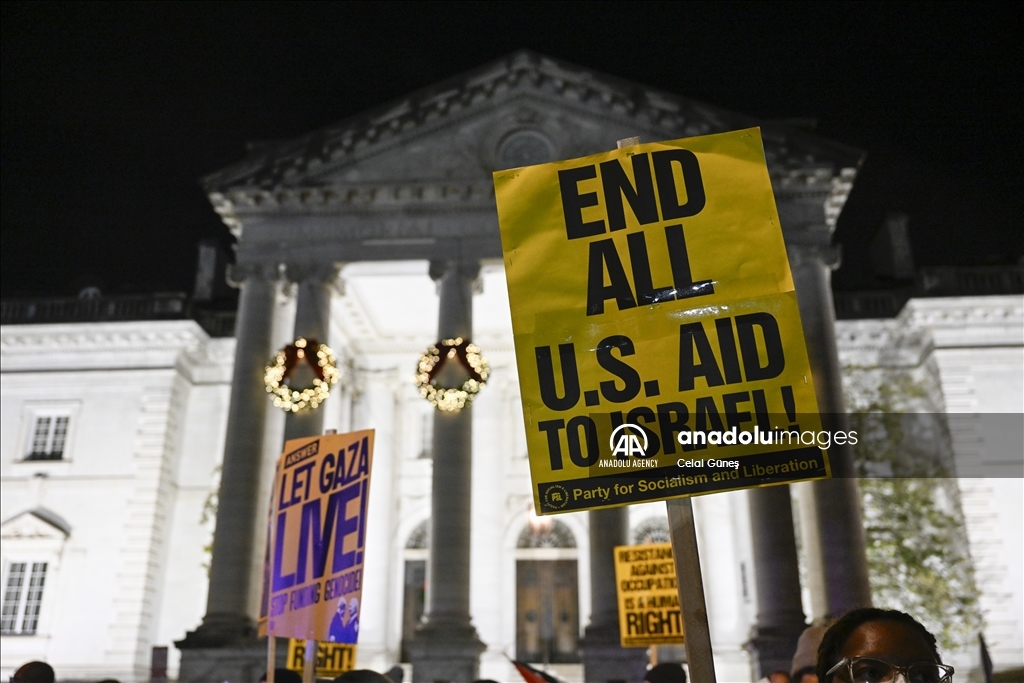 Pro-Palestinian demonstration during National Christmas tree lighting in Washington DC