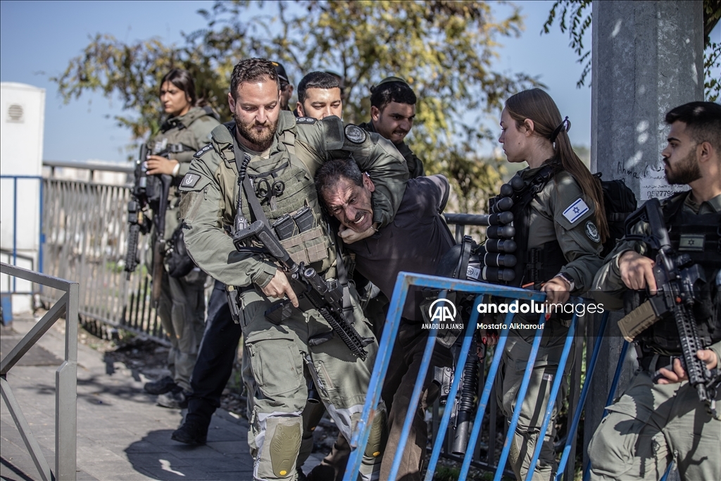 Mescid-i Aksa'da İsrail kısıtlaması devam ediyor