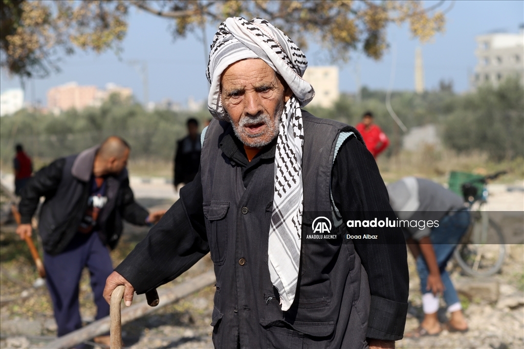 Israeli attacks continue following humanitarian pause ends in Gaza Strip