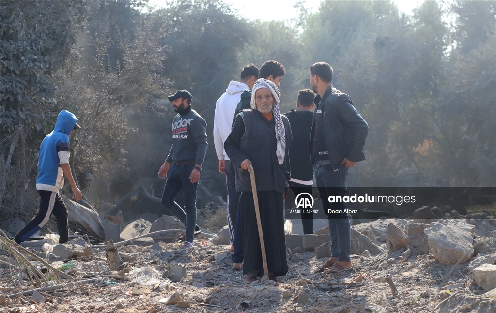 Israeli attacks continue following humanitarian pause ends in Gaza Strip