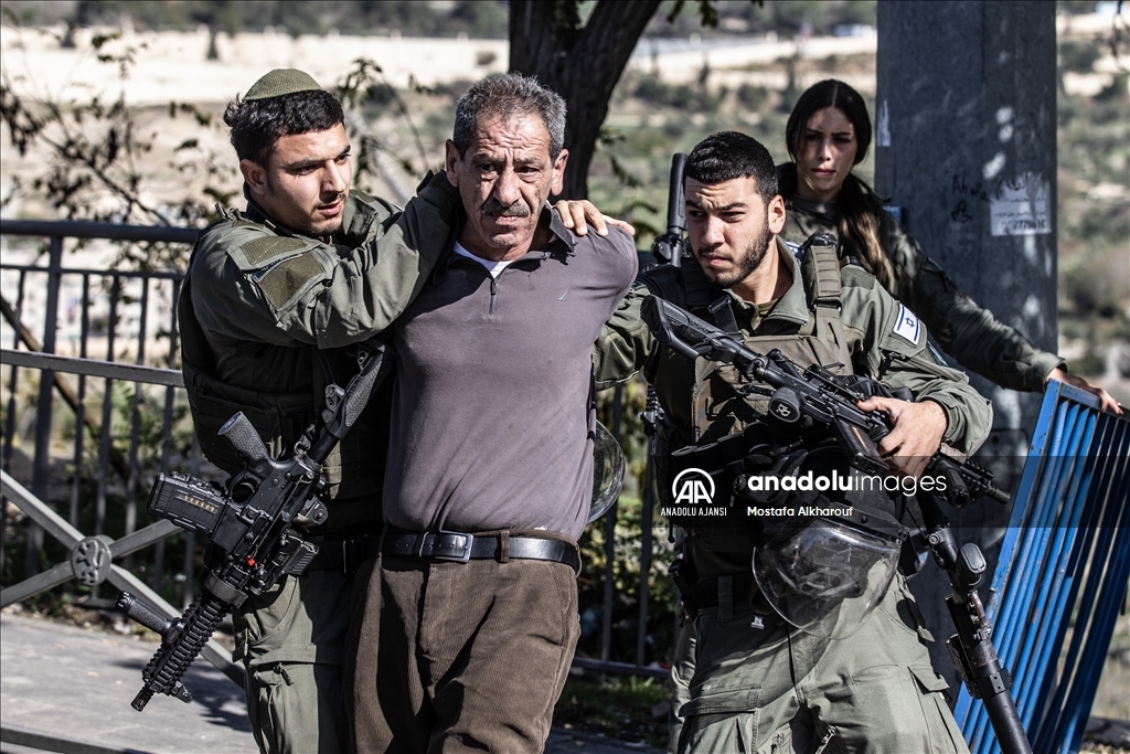 Mescid-i Aksa'da İsrail kısıtlaması devam ediyor