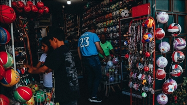 Kolombiya'nın küçük kasabası Mongiu yılda 500.000 futbol topu üretiyor