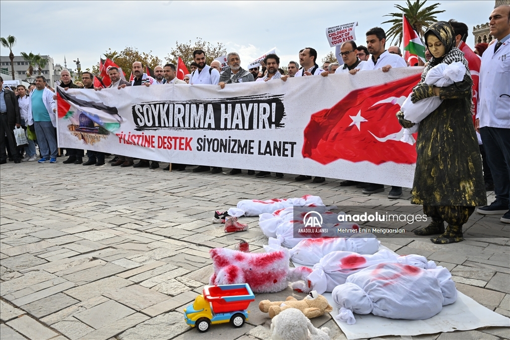 İzmir'de doktorlar Gazze için sessiz yürüyüş gerçekleştirdi