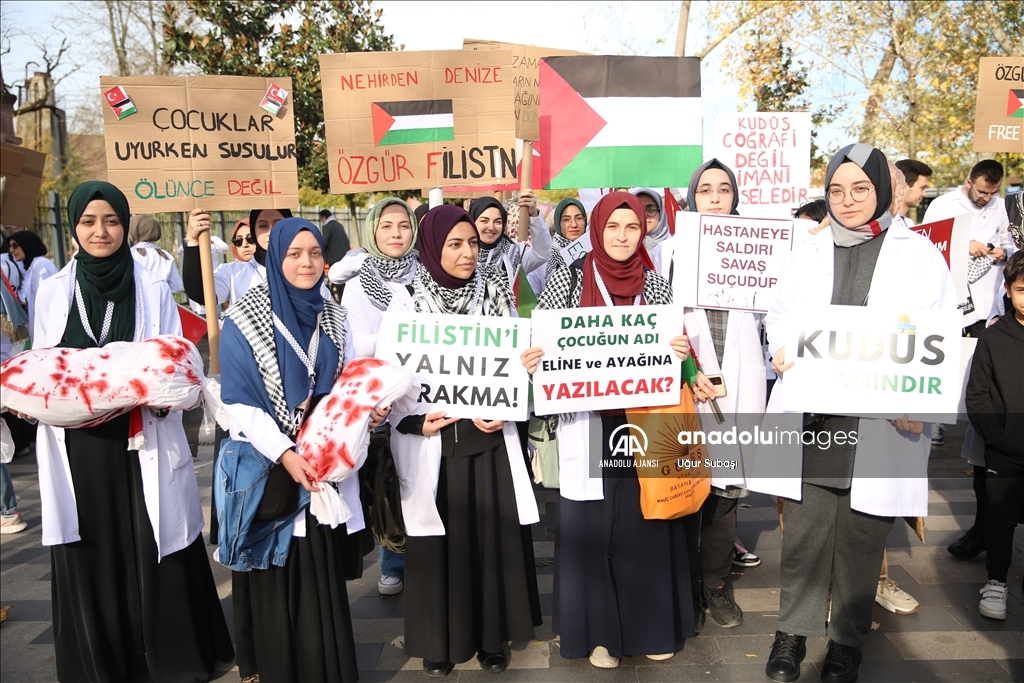 Sakarya'da doktorlar Filistin için "sessiz yürüyüş" düzenledi