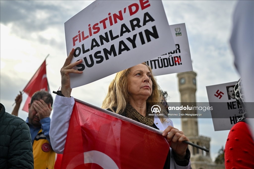 İzmir'de doktorlar Gazze için sessiz yürüyüş gerçekleştirdi