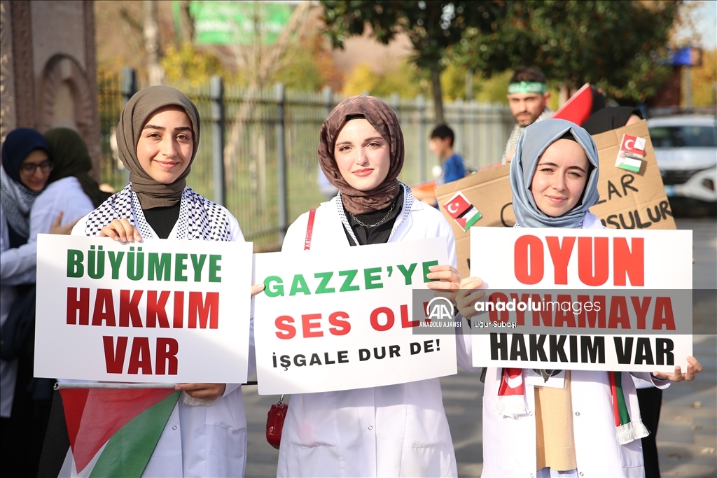 Sakarya'da doktorlar Filistin için "sessiz yürüyüş" düzenledi