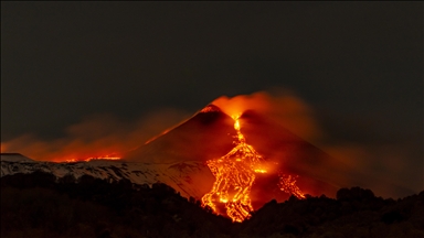 İtalya'daki Etna Yanardağı'nda volkanik hareketlilik devam ediyor